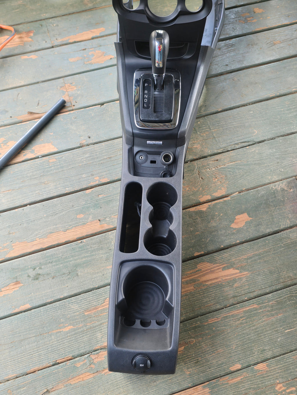 Center console with automatic gearshift – Ford Fiesta 2013 (Used, good condition)