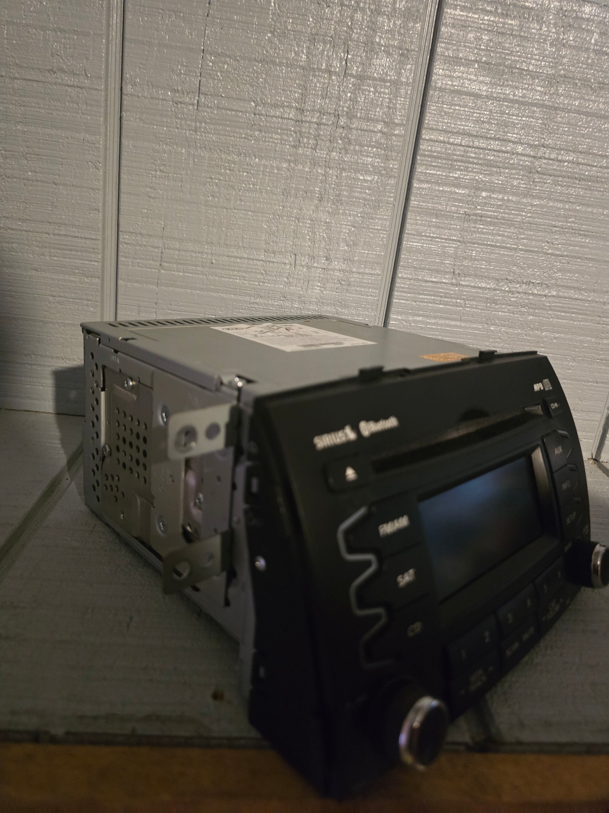 Original Kia Sorento 2011 radio – Bluetooth / AUX / CD / Sirius
