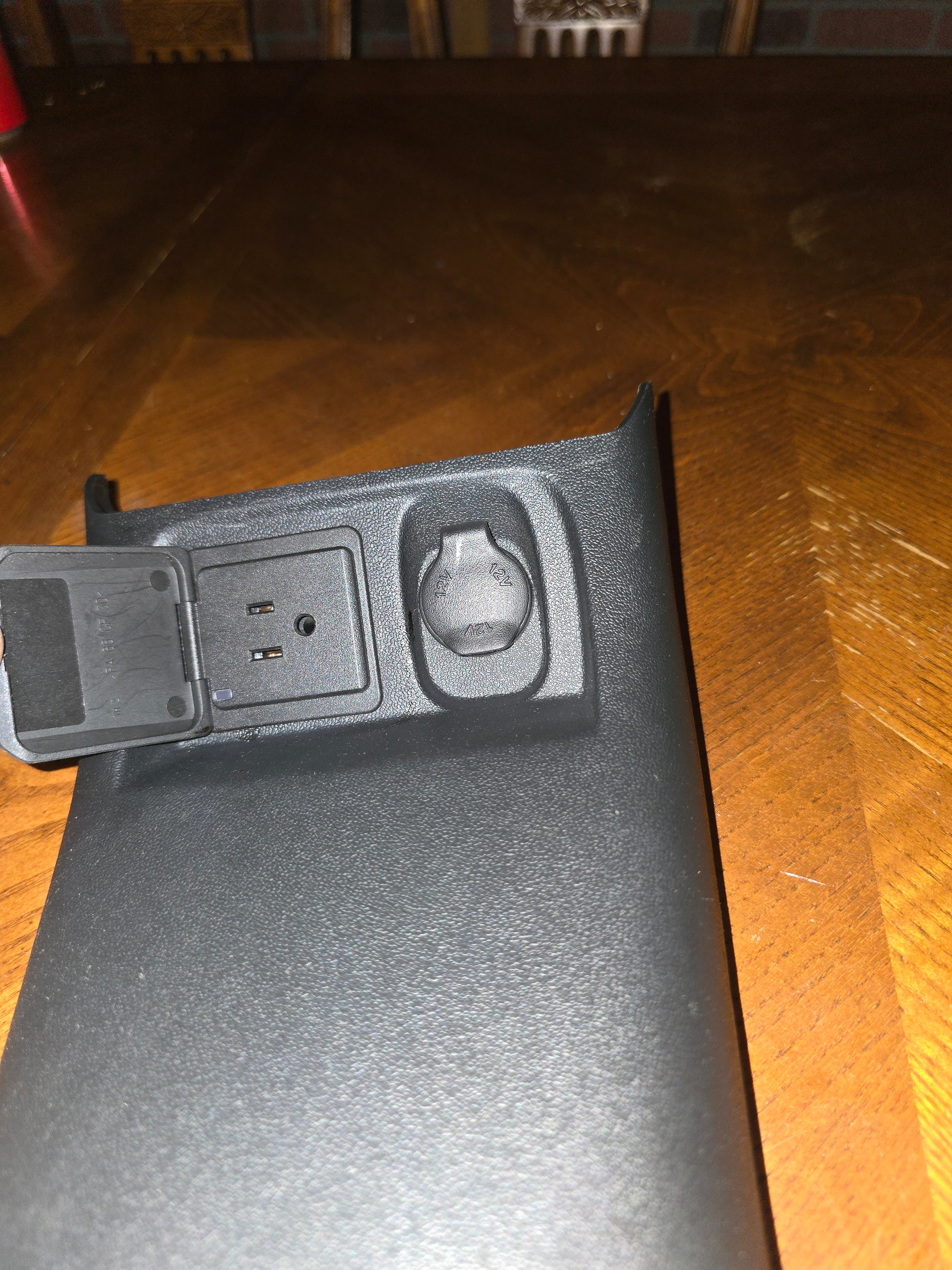 2014 Buick LaCrosse Rear Console Power Outlet Panel AC 120V 150W & 12V Socket OEM