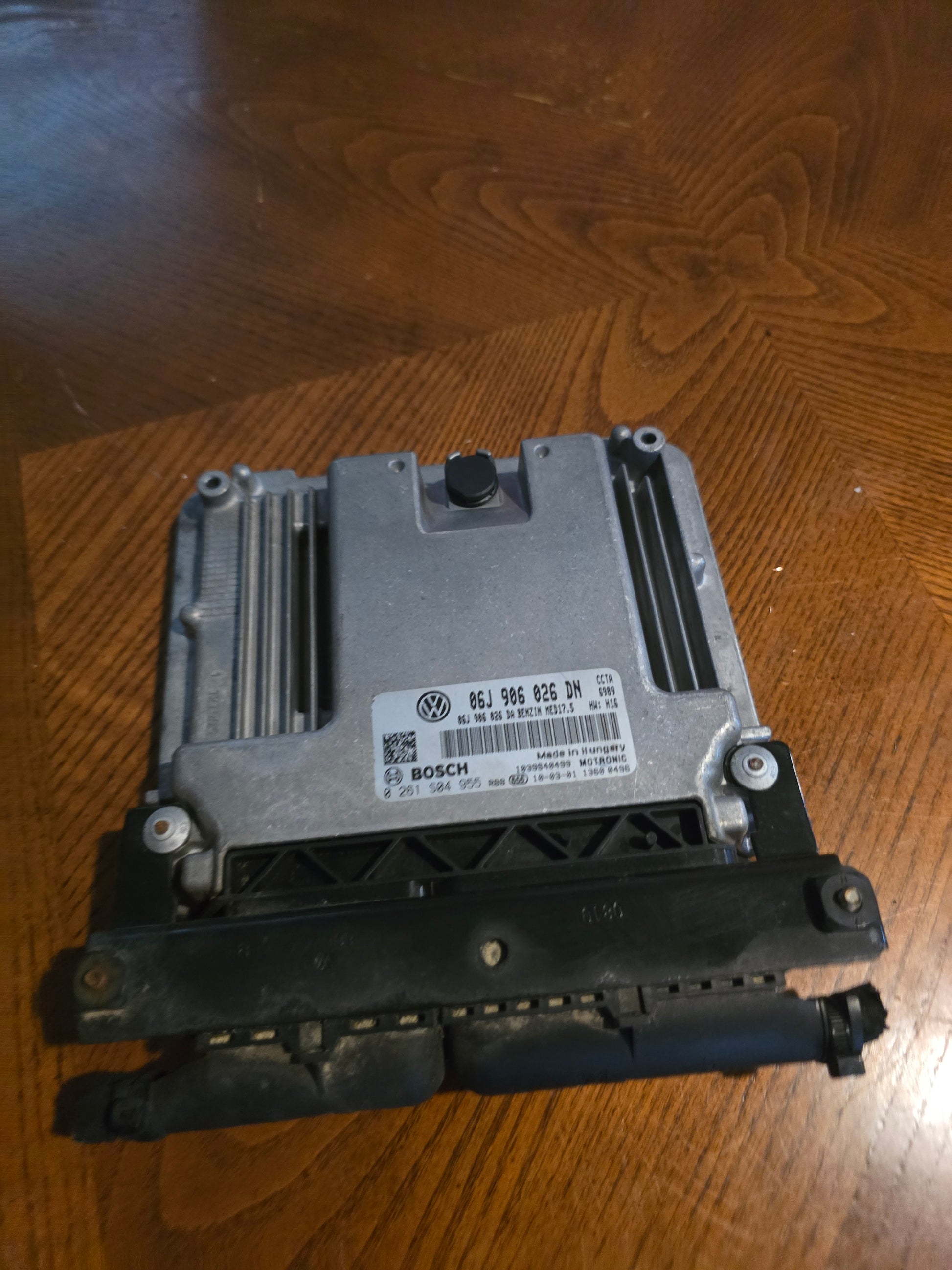 VW Tiguan ECU Engine Computer 06J 906 026 DN BOSCH Tested OEM