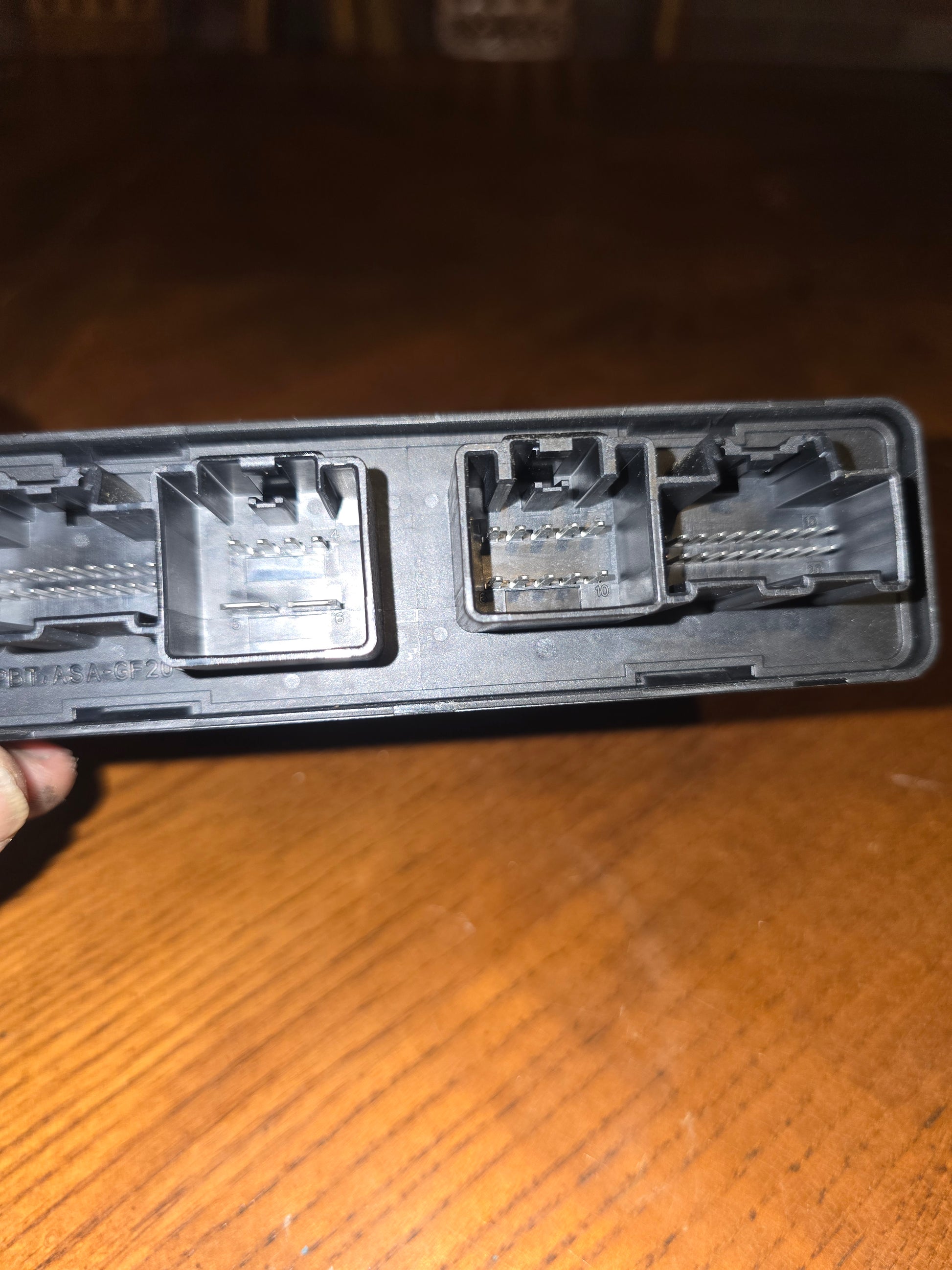GM Buick LaCrosse Regal Body Control Module BCM Gateway Hella 13580551 OEM