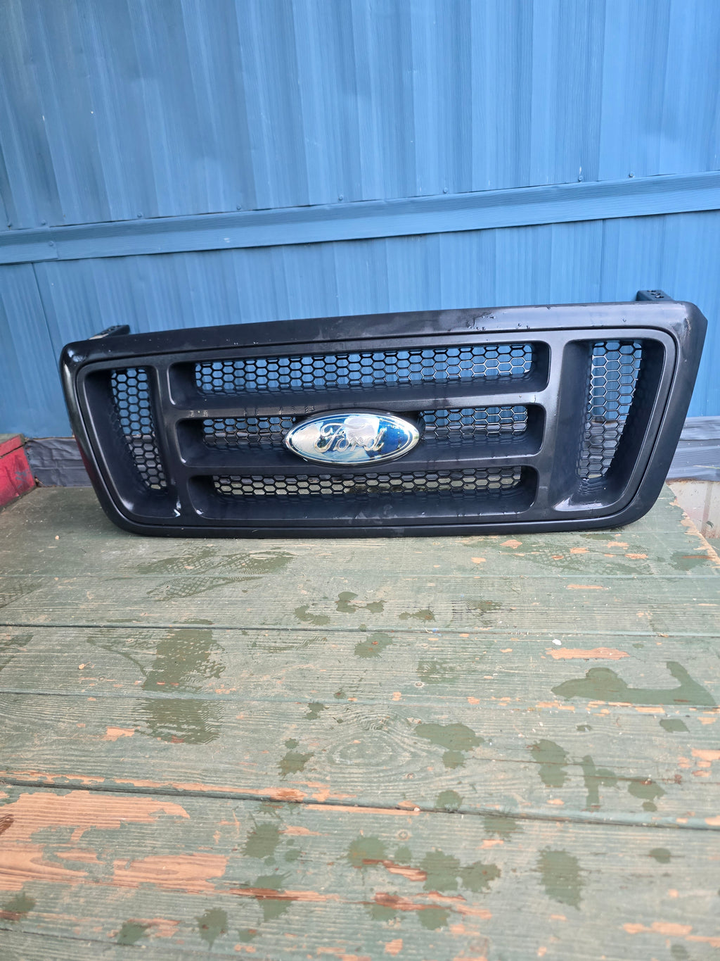 Used Front Grille for Ford F-150 2004–2008 – Good Condition 
