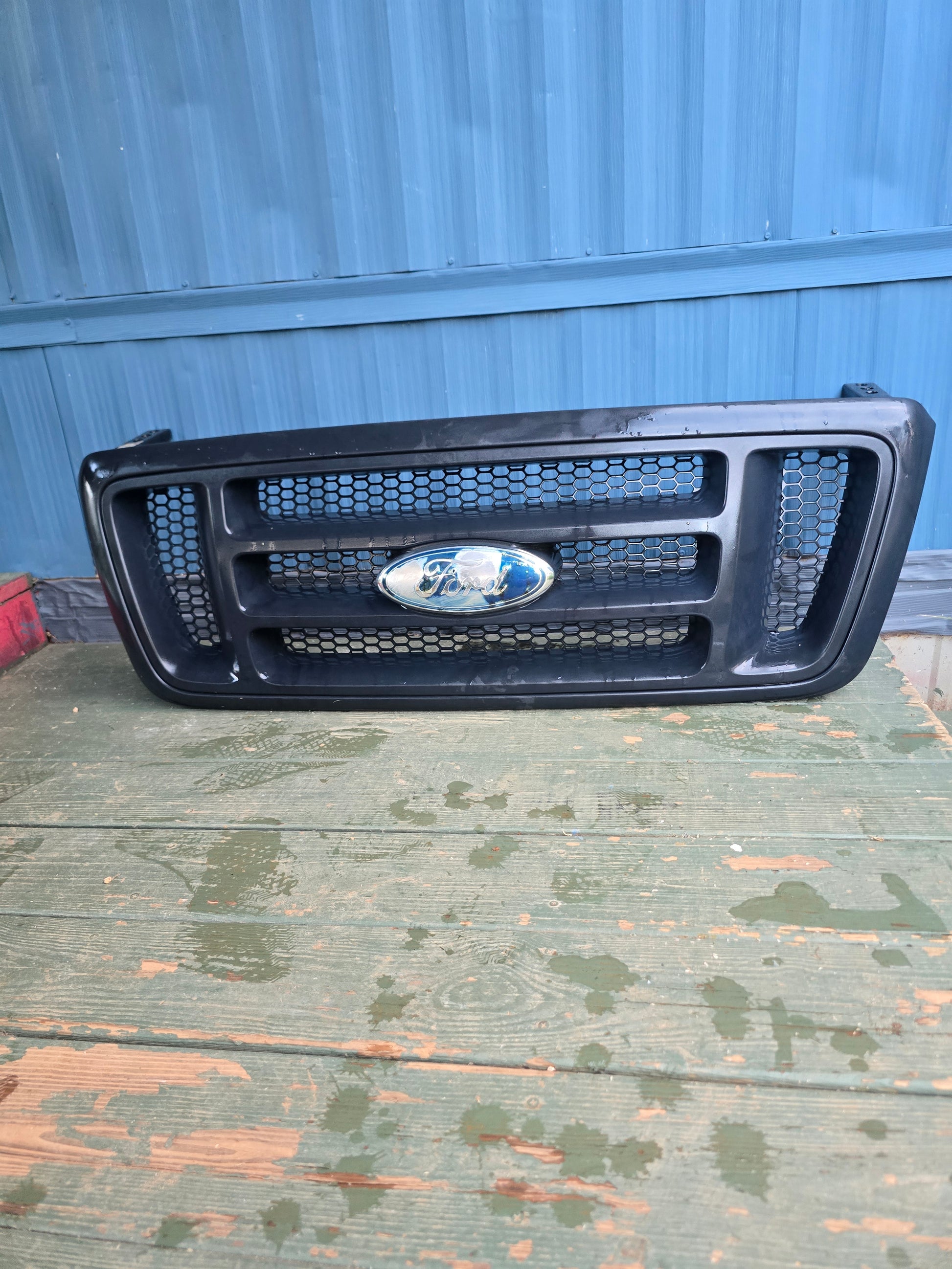 Used Front Grille for Ford F-150 2004–2008 – Good Condition 
