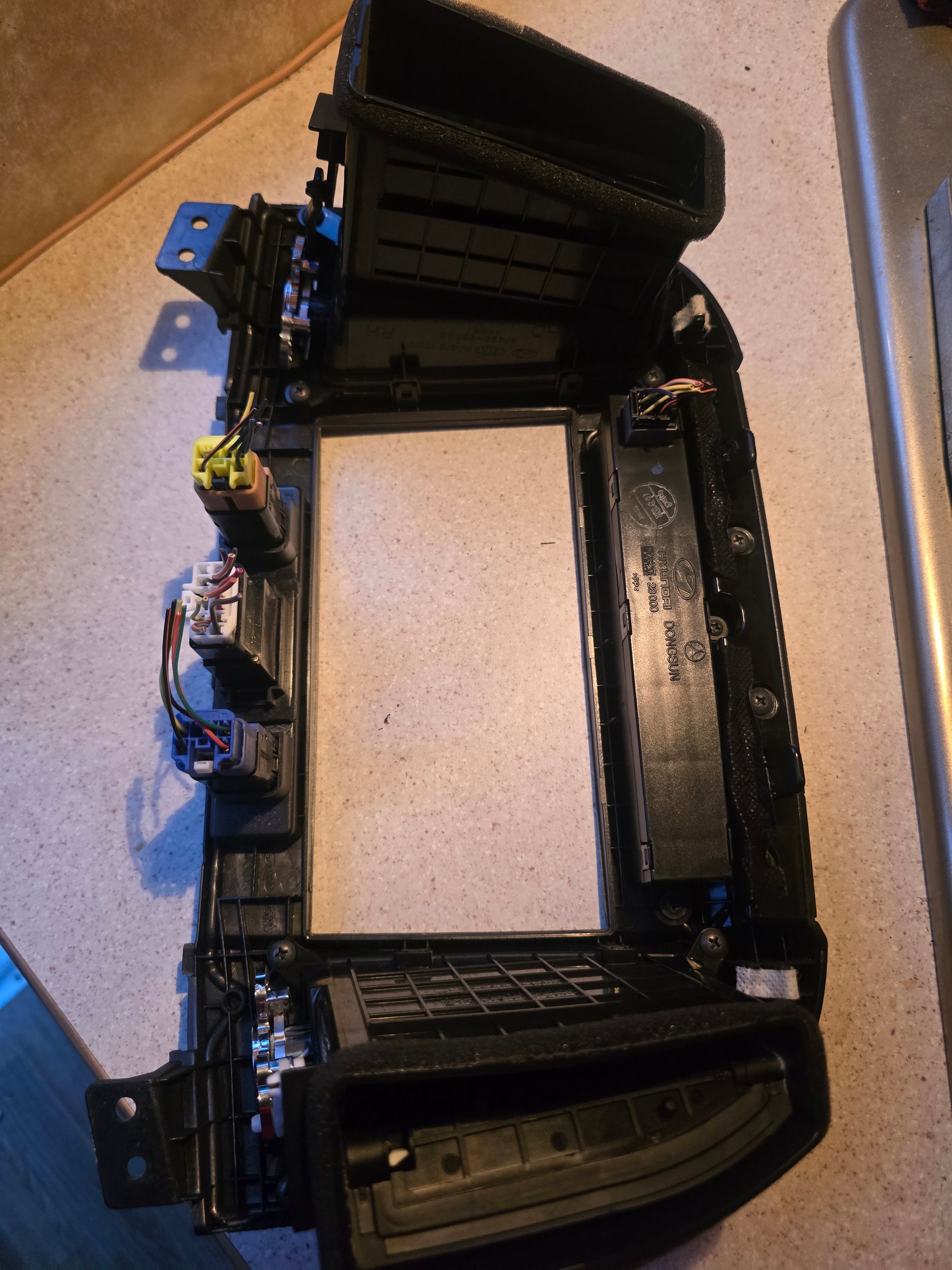 Hyundai Santa Fe Center Dash Bezel w/ Vents & Switches OEM 2007–2012