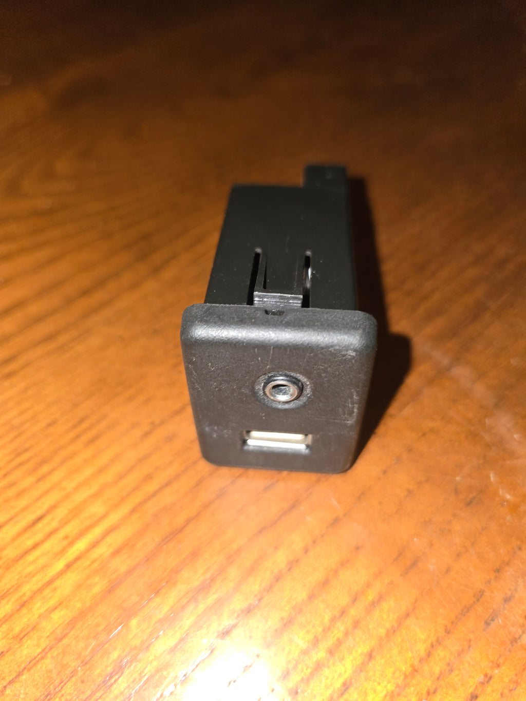 OEM USB AUX Input Module GM 22875063 – Fits Buick LaCrosse 2014