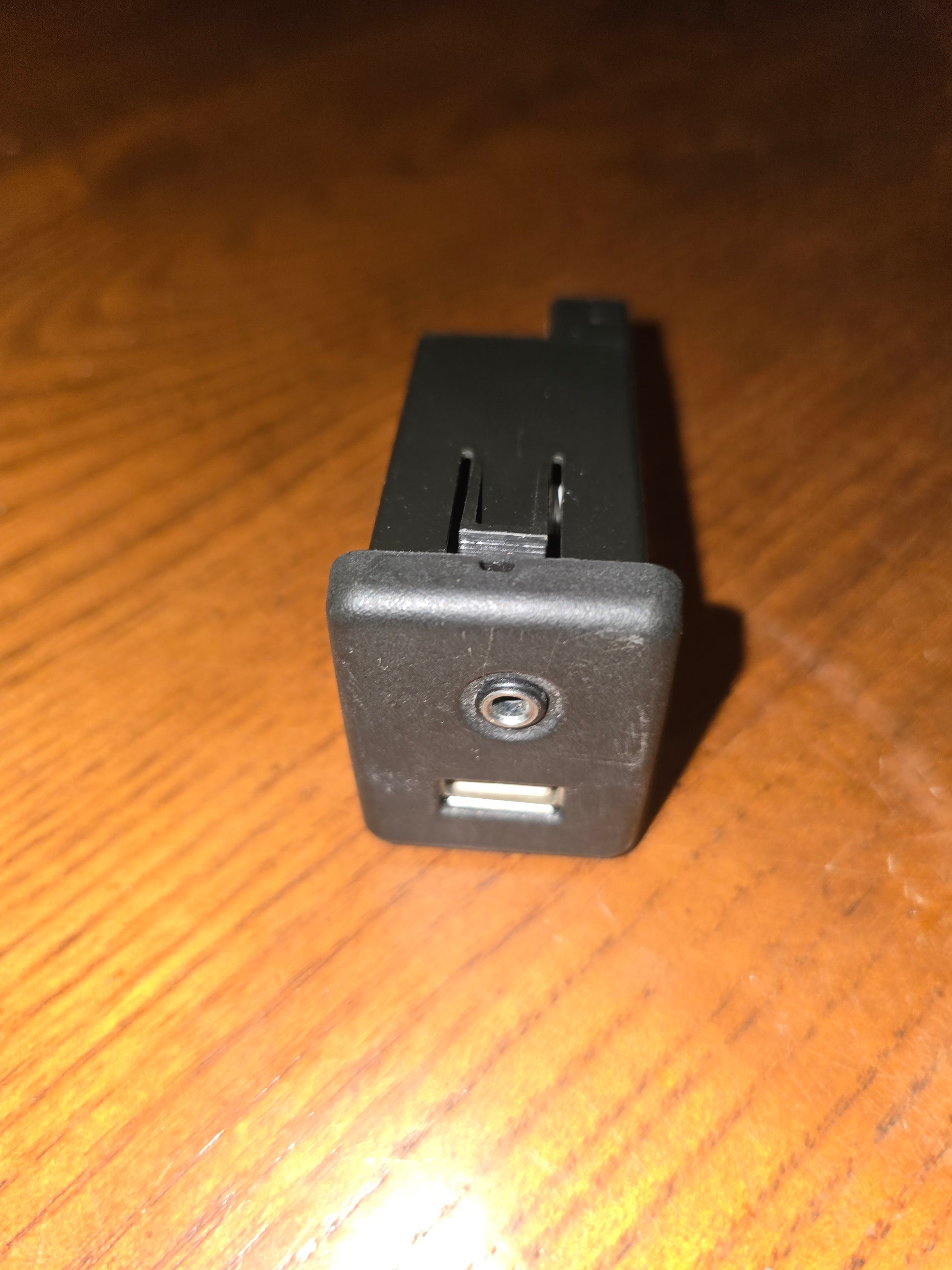 OEM USB AUX Input Module GM 22875063 – Fits Buick LaCrosse 2014