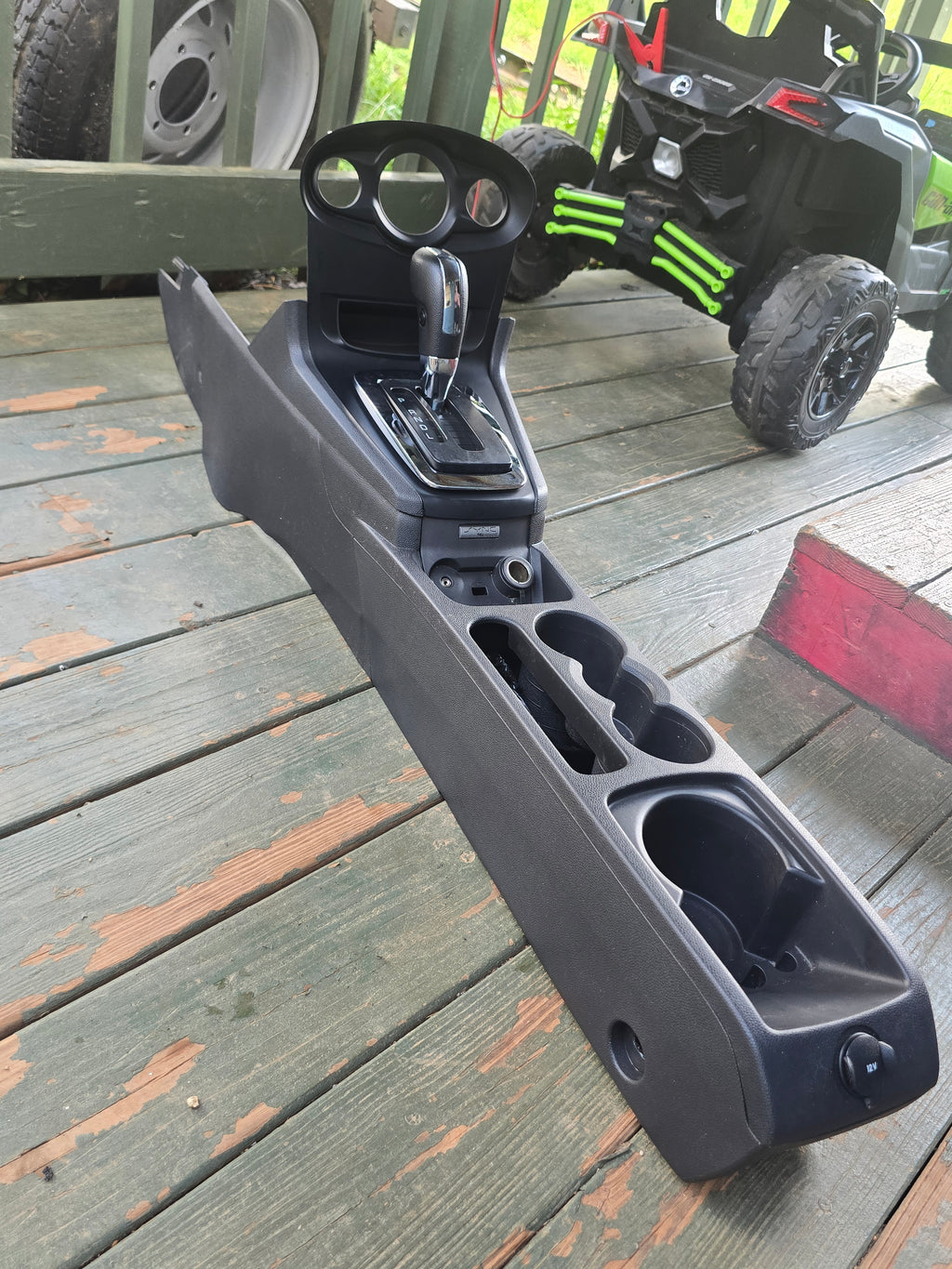 Center console with automatic gearshift – Ford Fiesta 2013 (Used, good condition)