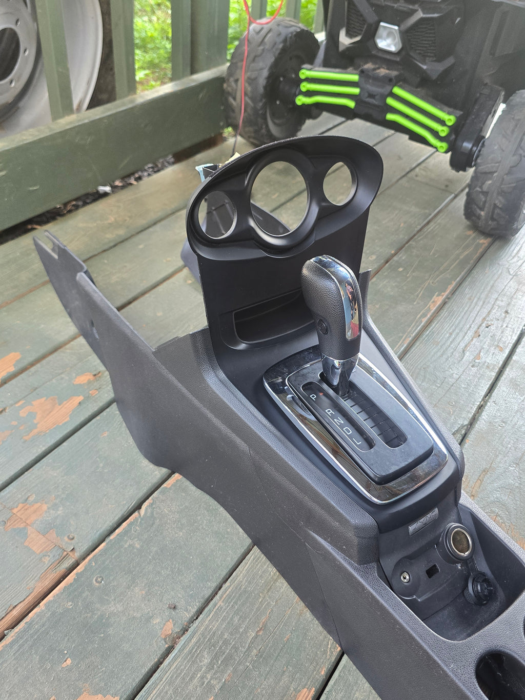 Center console with automatic gearshift – Ford Fiesta 2013 (Used, good condition)