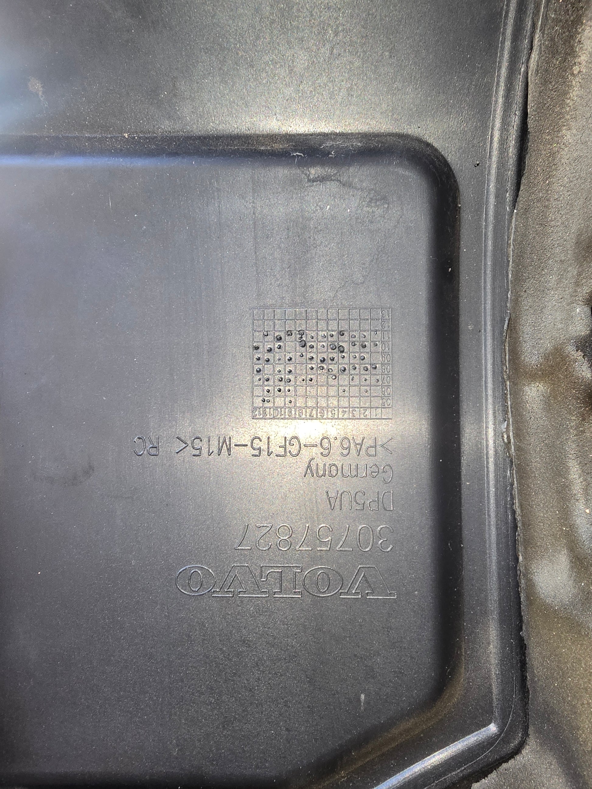 Volvo Engine Cover 3.2L OEM 30757821 – Fits XC60 XC70 S80 V70 2008-2014 – Used Original